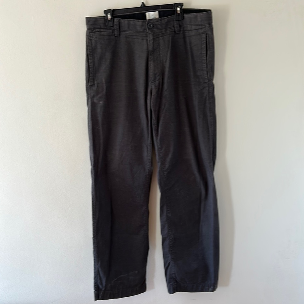 Men’s GAP relaxed style khakis. Size 36x34.